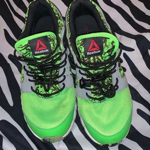 Reebok Light Weight Twist Form Sneakers
